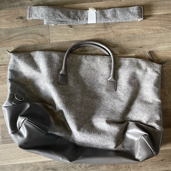 DSW Weekender Gray Tote Bag - Picture 8 of 10
